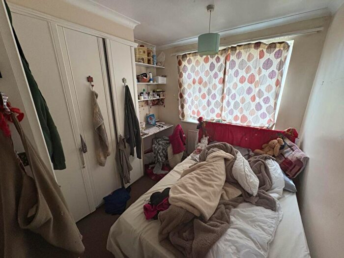5 Bedroom Semi-Detached House To Rent In Strafford Gate, Potters Bar, EN6