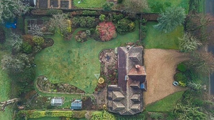 5 Bedroom Detached House For Sale In South Town Road, Medstead, Alton, Hampshire, GU34