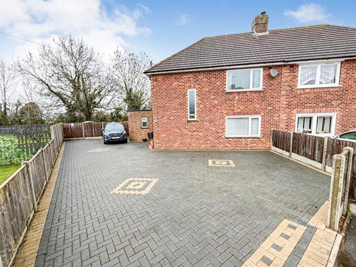 3 Bedroom House For Sale In Pevrel Place, Desborough, Kettering, NN14