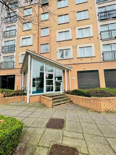 2 Bedroom Flat To Rent In Settlers Court, Newport Avenue, East India Dock, Canary Wharf, London, E14