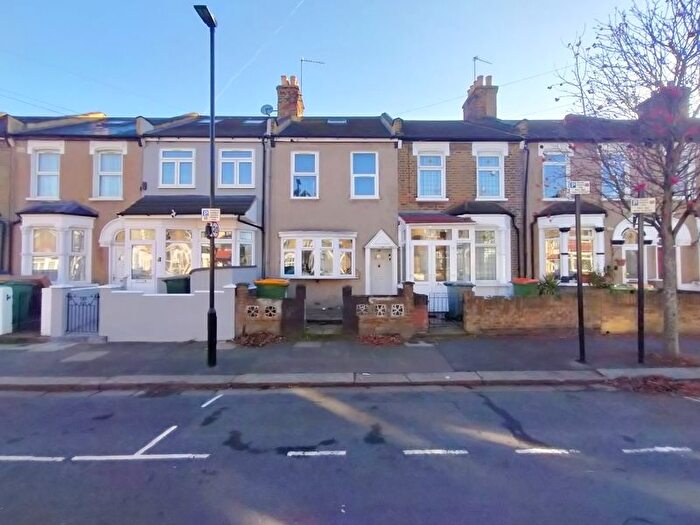 3 Bedroom Terraced House For Sale In Kingsland Road, Plaistow, E13
