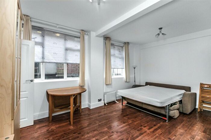 Apartment To Rent In Charterhouse Square, London, EC1M