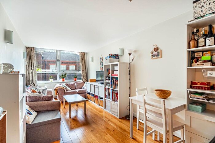 1 Bedroom Apartment For Sale In St. Peters Street, St. Albans, Hertfordshire, AL1