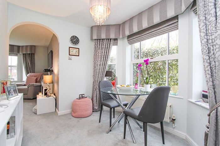 2 Bedroom Flat For Sale In Gunner Grove, Montgomery House, B75