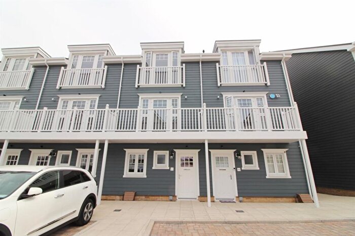 3 Bedroom Town House To Rent In Maine Street, Reading, RG2