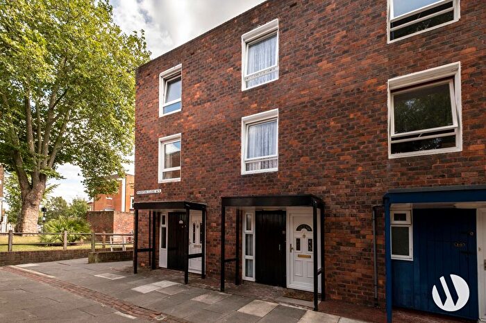 3 Bedroom End Of Terrace House To Rent In Riverton Close, Westbourne Park, W9