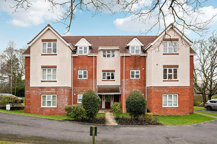 2 Bedroom Apartment For Sale In Alder Heights, Poole, BH12