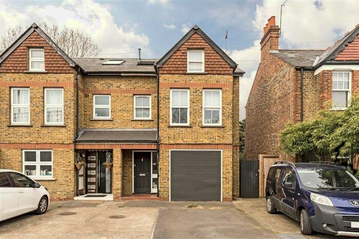 4 Bedroom Semi-Detached House To Rent In Darell Road, Kew, Richmond, TW9