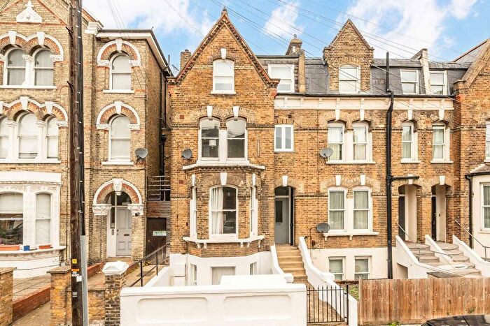 2 Bedroom Flat To Rent In Endlesham Road, Balham, SW12