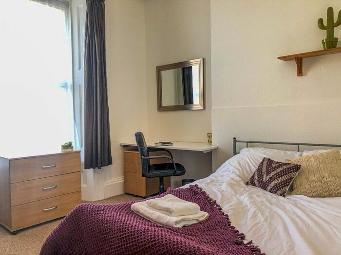 7 Bedroom Maisonette To Rent In Clifton Place, North Hill, Plymouth, PL4