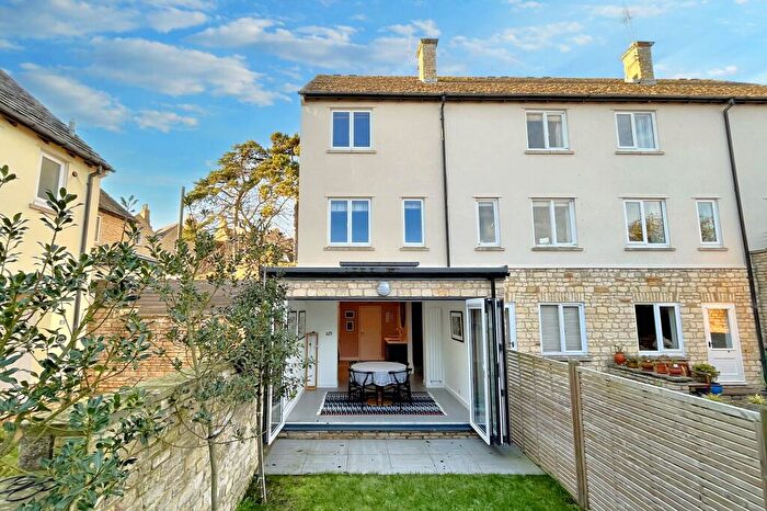 3 Bedroom Town House For Sale In Warrenne Keep, Stamford, PE9