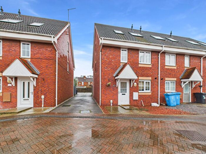 3 Bedroom End Of Terrace House For Sale In Acasta Way, Hull, HU9