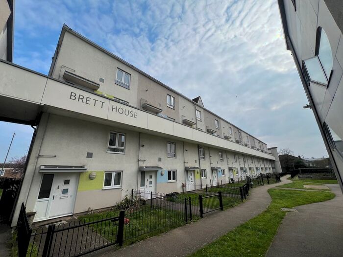 2 Bedroom Flat To Rent In Coopers Walk, Cheshunt, Waltham Cross, EN8