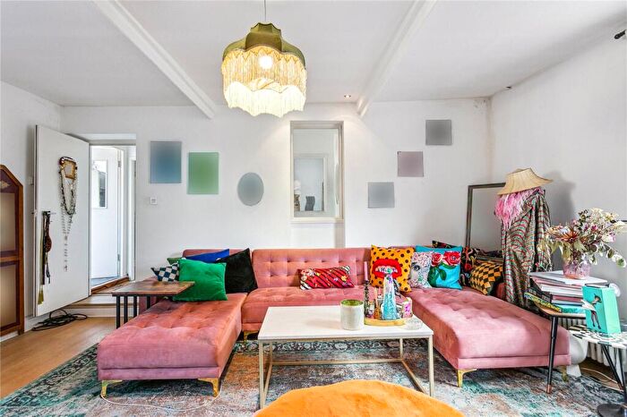 1 Bedroom Flat To Rent In Goswell Road, Angel, EC1V