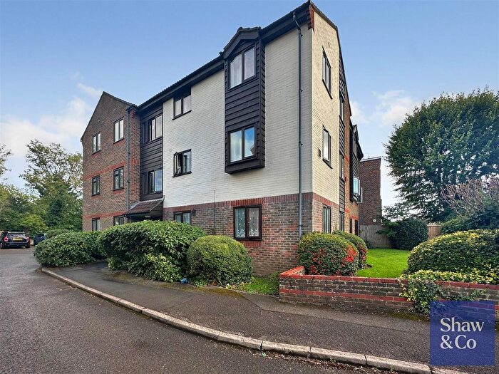 2 Bedroom Flat For Sale In Marchside Close, Heston, Hounslow, TW5