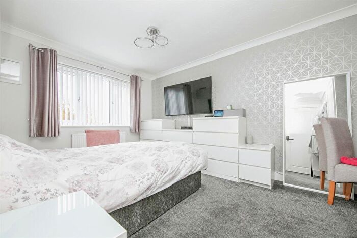 3 Bedroom End Of Terrace House For Sale In Magnolia Drive, Colchester, CO4