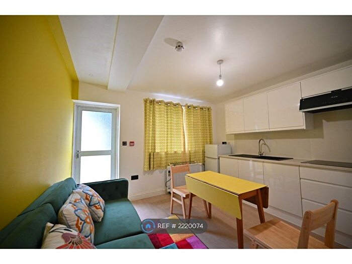 1 Bedroom Flat To Rent In Quality Street, Merstham, Redhill, RH1