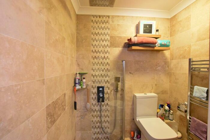 3 Bedroom Semi-Detached House To Rent In Kinloss Road, Carshalton SM5