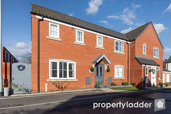 3 Bedroom Semi-Detached House For Sale In Bodmin Drive, Sprowston, NR7