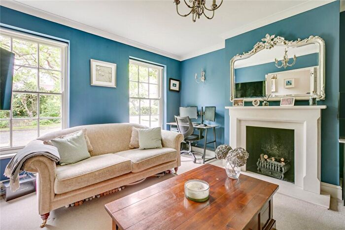 3 Bedroom House To Rent In Hopping Lane, Canonbury, N1