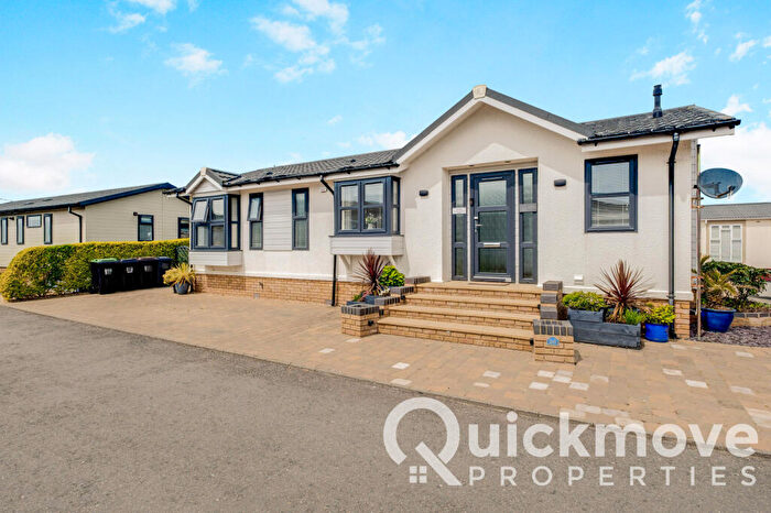 2 Bedroom Park Home For Sale In Milford-On-Sea, Hampshire, SO41