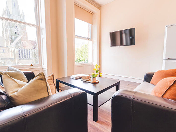 2 Bedroom Apartment To Rent In Apt, A Blenheim Terrace #, LS2