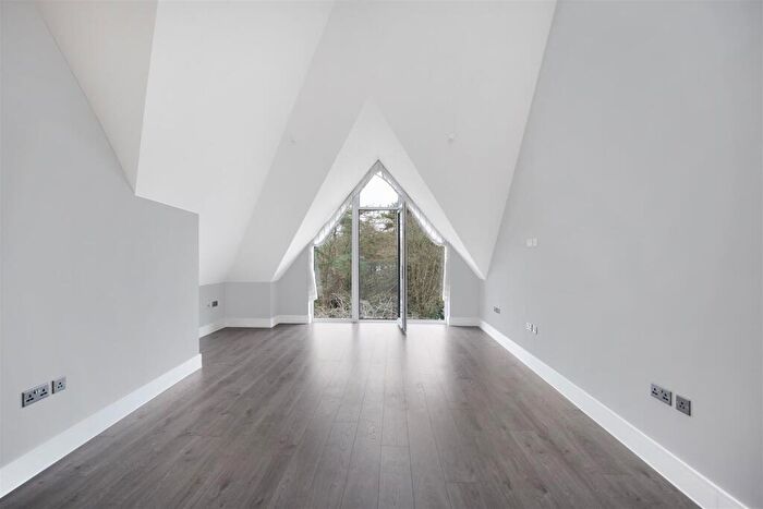 2 Bedroom Apartment To Rent In Chislehurst Road, BR7