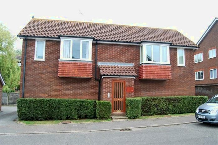 Studio To Rent In Holme Road, Highcliffe, Christchurch, BH23