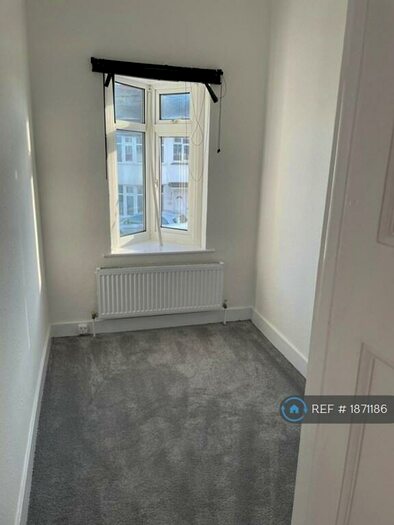 4 Bedroom Detached House To Rent In Central Avenue, Southend-On-Sea, SS2
