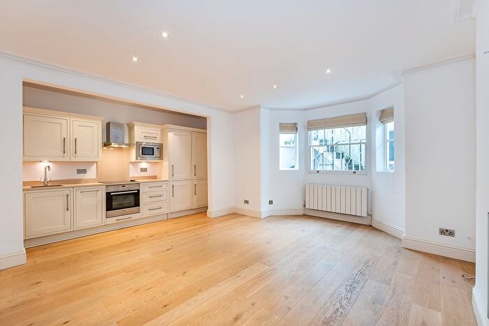 2 Bedroom Flat To Rent In Warwick Gardens, London, W14