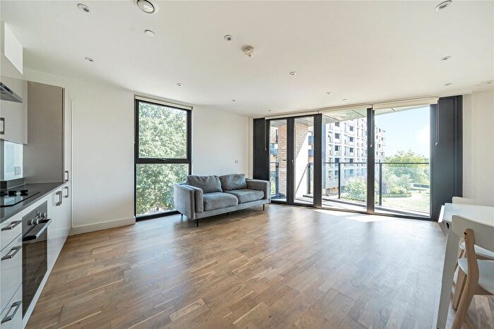 2 Bedroom Flat To Rent In Burgess Springs, Chelmsford, CM1