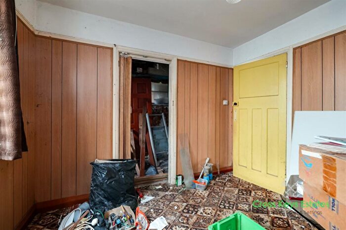 2 Bedroom Semi-Detached House For Sale In Marina Road, West Park, PL5