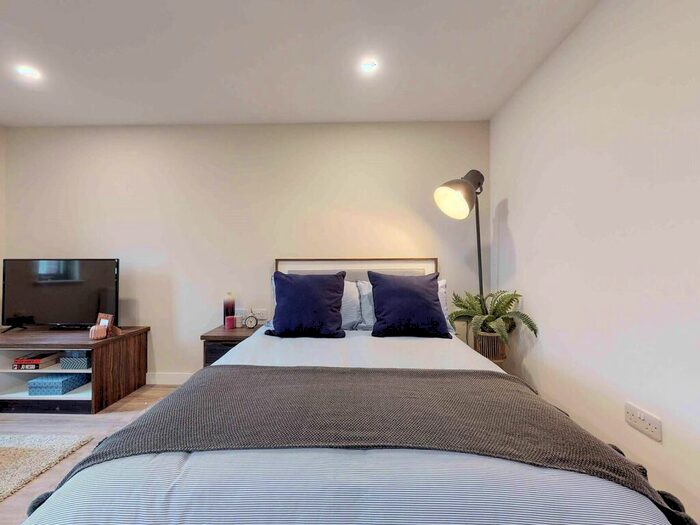 Flat To Rent In Apt, Apollo Residence #, S1