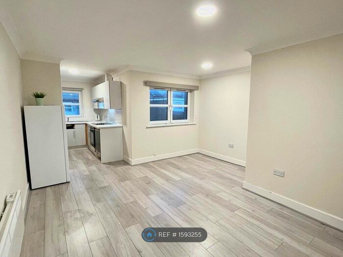 1 Bedroom Flat To Rent In Danielson Court, Chatham, ME4