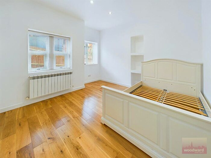3 Bedroom Flat To Rent In Mount Park Avenue, Harrow On The Hill, HA1
