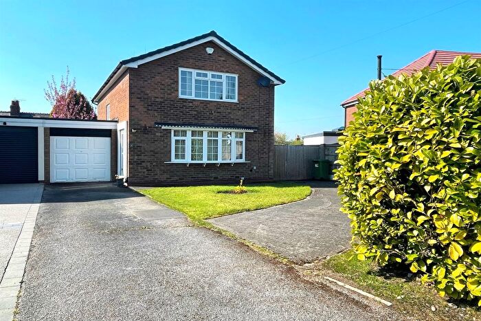 3 Bedroom Link Detached House For Sale In Woodlands Court, Knutsford, WA16