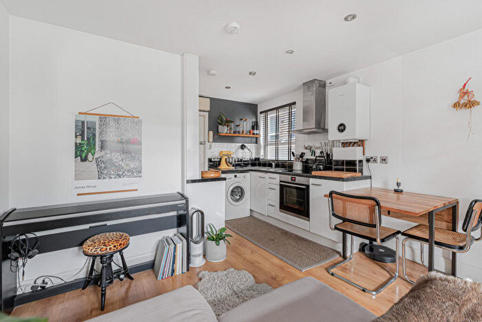 1 Bedroom Flat For Sale In Ferme Park Road, Hornsey, London, N8