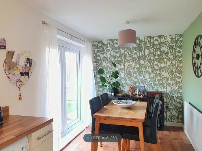 3 Bedroom Semi-Detached House To Rent In Scholars Rise, Middlesbrough, TS4