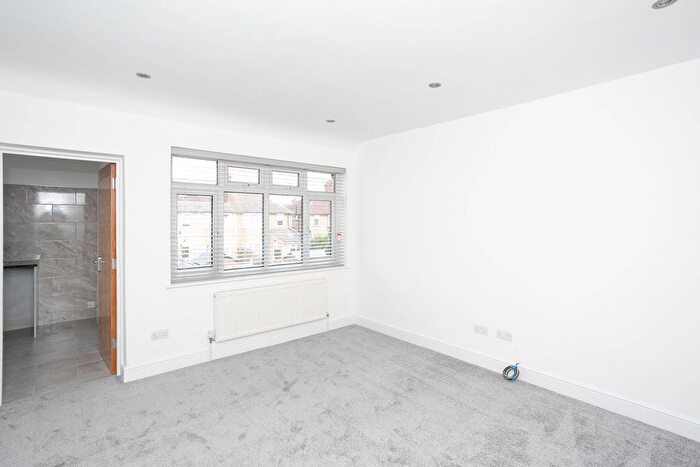 2 Bedroom Flat To Rent In Watford, Watford, WD25