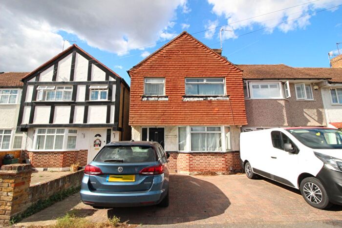 3 Bedroom End Of Terrace House For Sale In Buckland Way, Worcester Park, KT4