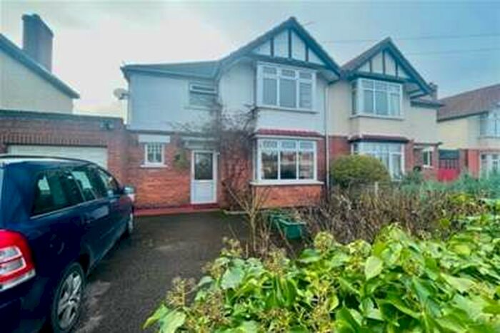 3 Bedroom Semi-Detached House To Rent In Kenilworth Avenue, Longlevens, GL2