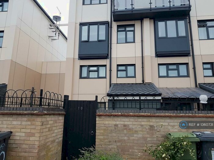 4 Bedroom Maisonette To Rent In Tower Court, Peterborough, PE2