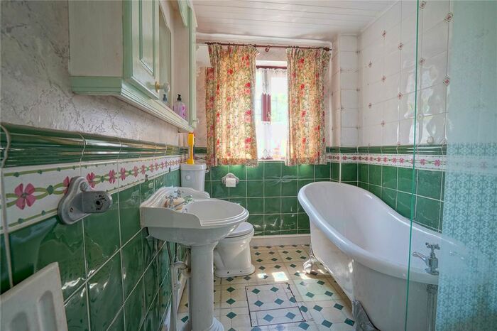 2 Bedroom Bungalow For Sale In Palm Hollow Close, Wickersley, Rotherham, South Yorkshire, S66