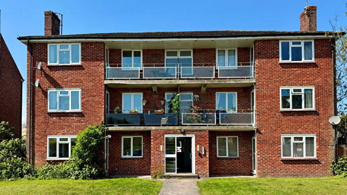 2 Bedroom Flat To Rent In Wentworth Court Newbury, RG14
