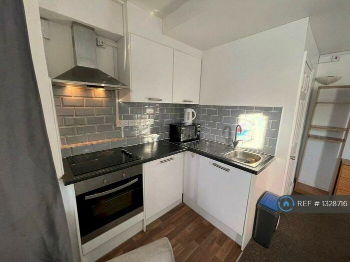 Studio To Rent In Ceres Road, London, SE18