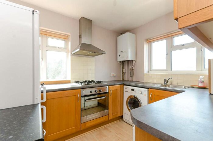 3 Bedroom Maisonette To Rent In Woodside Grove, Woodside Park, London, N12