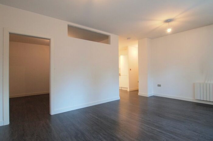 1 Bedroom Flat To Rent In - Market Parade, High Street, Ewell Village, Surrey, KT17