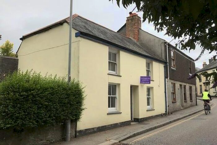 3 Bedroom Property To Rent In West Street, Penryn TR10