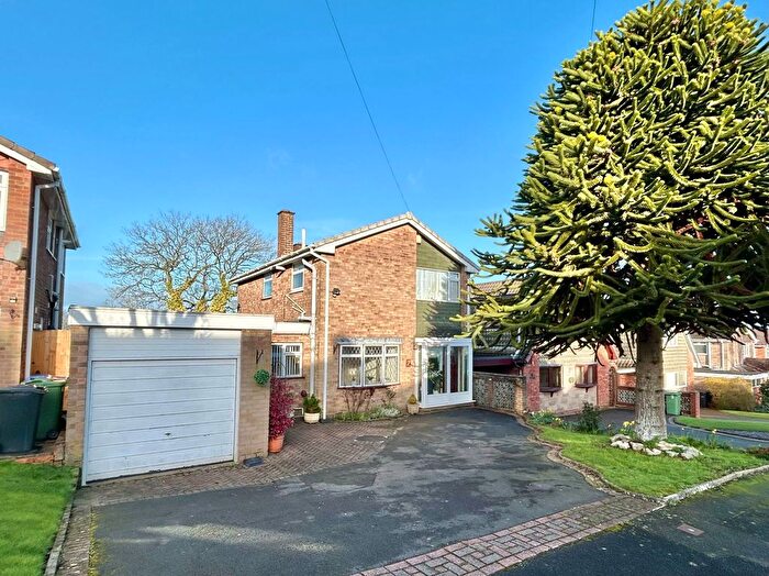 3 Bedroom Detached House For Sale In Sunningdale Road, Northway, Sedgley, DY3