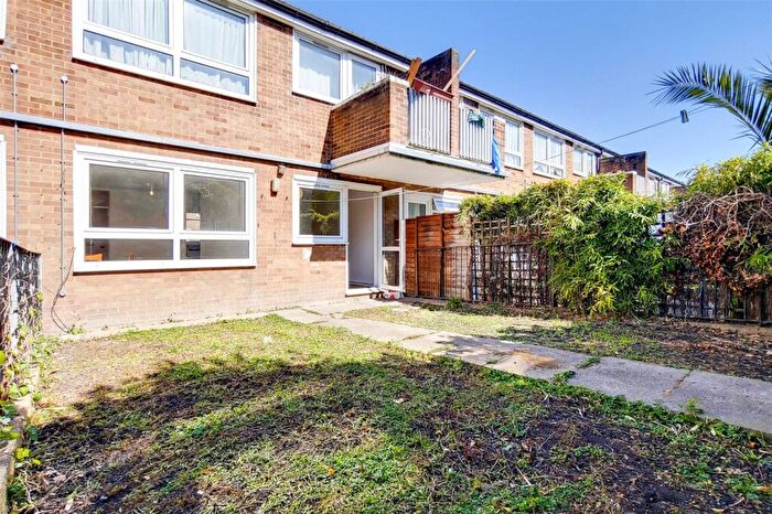 1 Bedroom Apartment To Rent In Kimberley House, Galbraith Street, London, E14